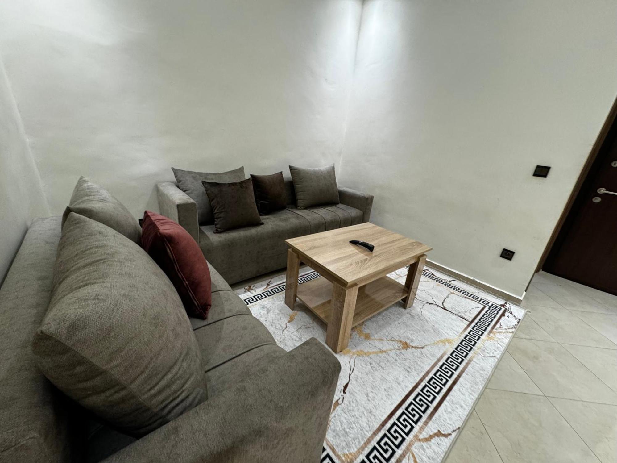 Appartement Spacieux Et Calme A Proximite De La Mer Et La Gare Agdal Rabat Exterior photo